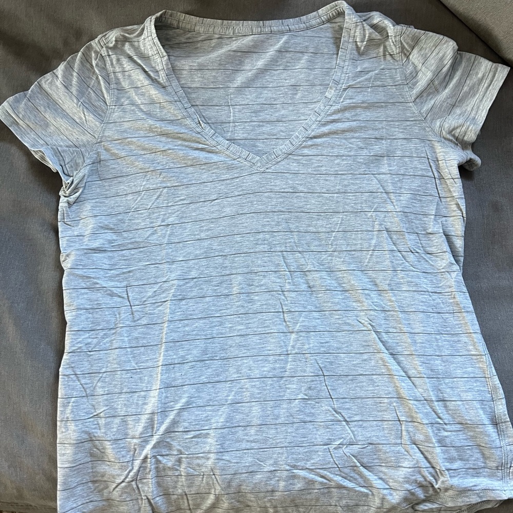 Lululemon gray striped short sleeve size 6
